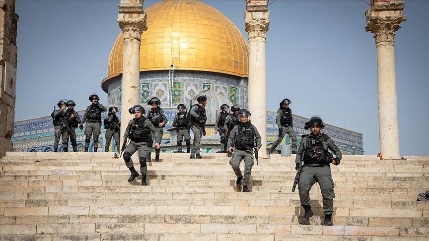 The Arab League warns that the Israeli raid on the Al-Aqsa mosque could lead to violence.