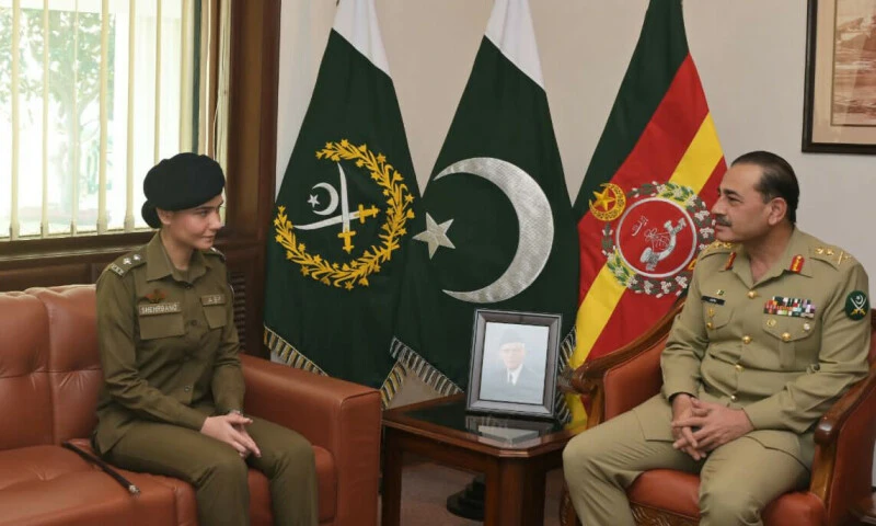 COAS applauds Lahore Cop for selfless devotion of duty