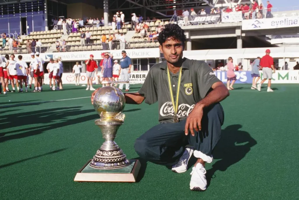 Shehbaz Seniour Ex. Pakistani Captain tells the story of rise and fall of Pakistan Hockey reminding a golden page of  Pakistan's Hockey history 