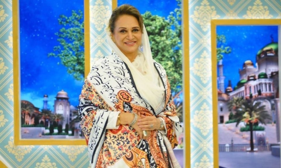 Renowned Pakistani actor Bushra Ansari caused a stir on social media by posting a photo of herself draped in a shawl inscribed with verses from the celebrated poet Allama Iqbal, just before her appearance on a Ramazan program for a news channel.