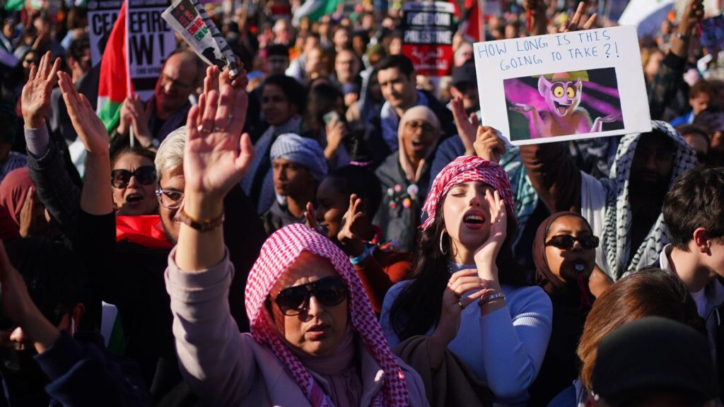 Solodarity with Gaza- Thousands of Protesters march on London Streets