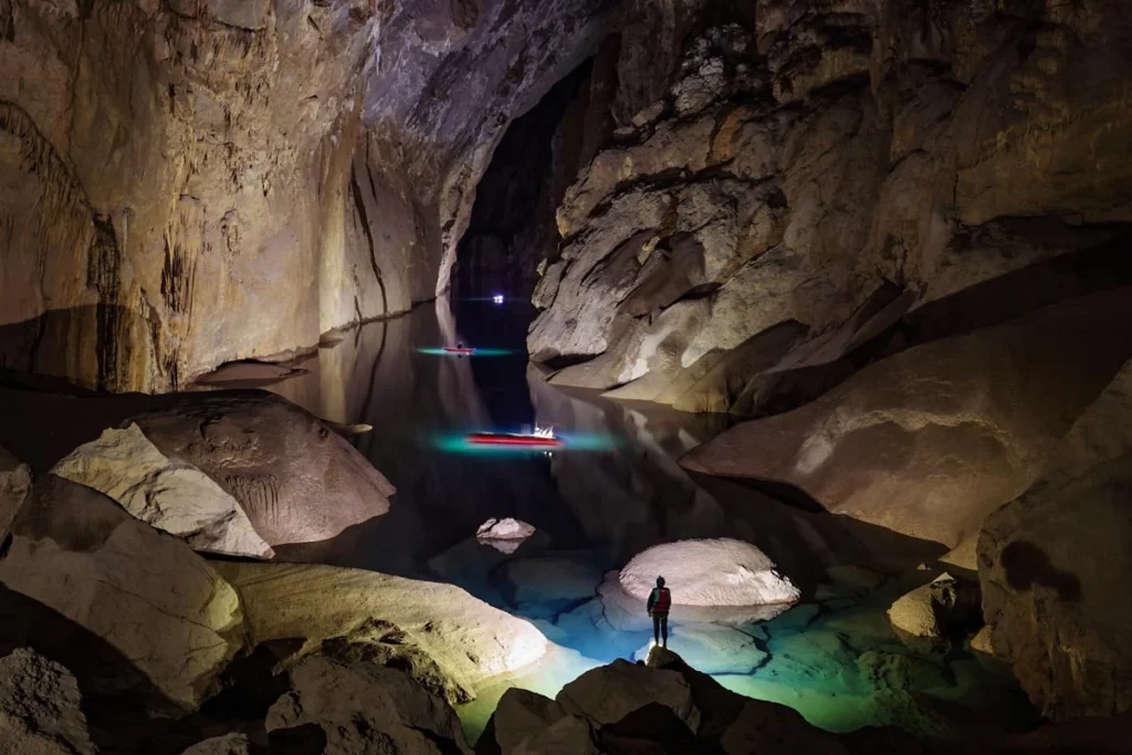World's largest cave - Son Doong in Vietnam has its own jungle, river & climate 3 World's largest cave - Son Doong in Vietnam has its own jungle, river & climate