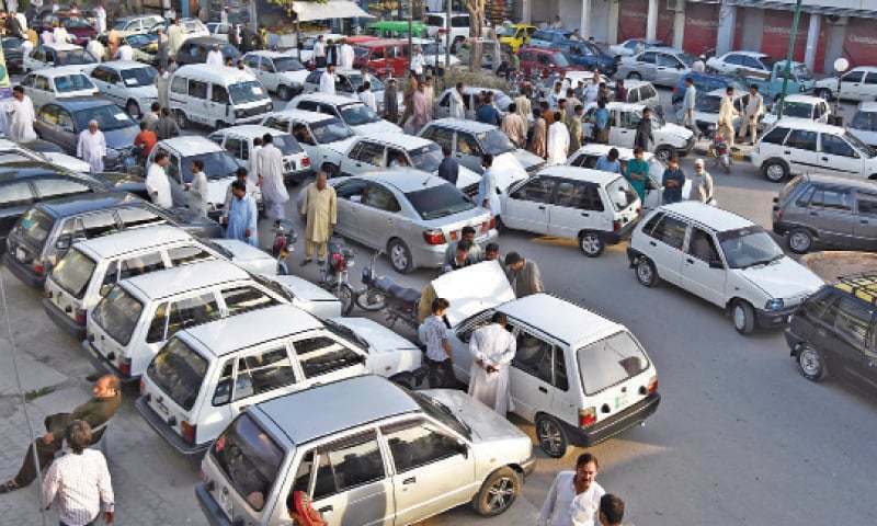 31 Karachi Locations Offer Parking Space for 5,000 Cars, Survey Finds