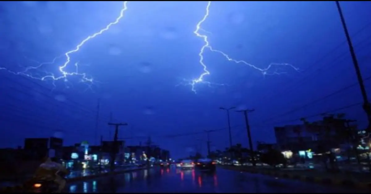 PMD Alerts Karachi Residents as Torrential Rains Cause Flooding