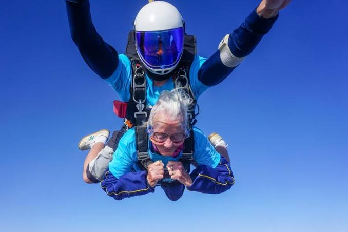 102-Year-Old Manette Baillie Sets Record as Britain’s Oldest Skydiver on her birthday