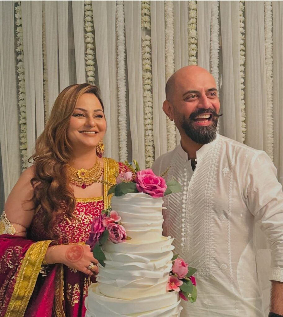 Viral : Renowned TV Actor Juvaria Abbasi Introduces her husband