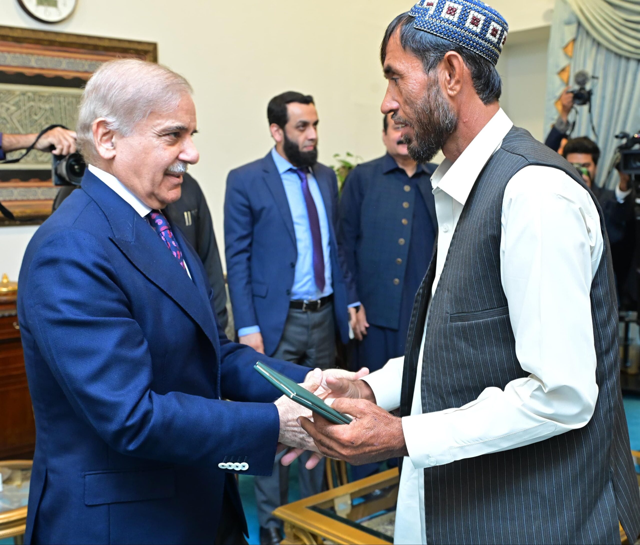 PM Shehbaz Awards Rs2.5 Million to Balochistan Flood Hero Mohibullah