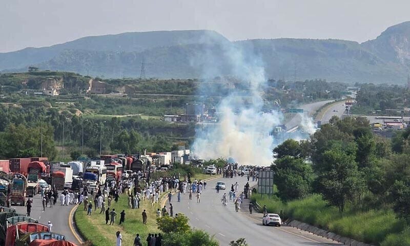 Islamabad Right Now - High Security, Roadblocks, Rangers deployed and Mobile Blackouts Amid PTI Protest