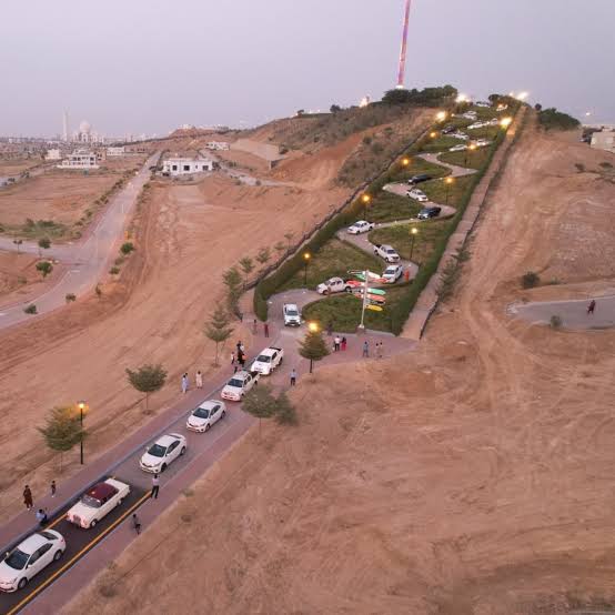 Unveiling 'The Most Crooked Street' -Bahria Town Karachi's Latest Attraction