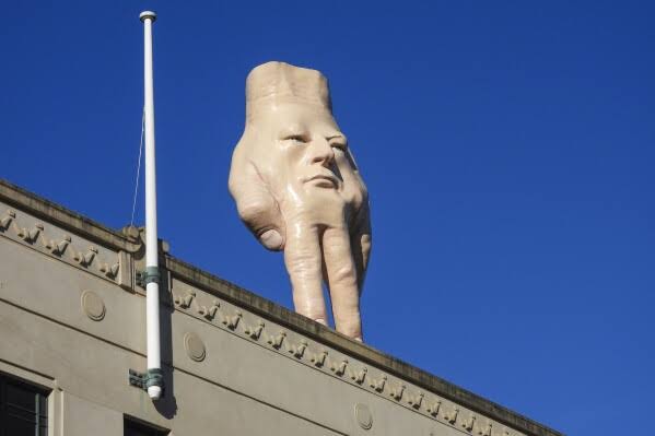 Controversial Giant Hand Quasi to Be Removed from Wellington’s Skyline