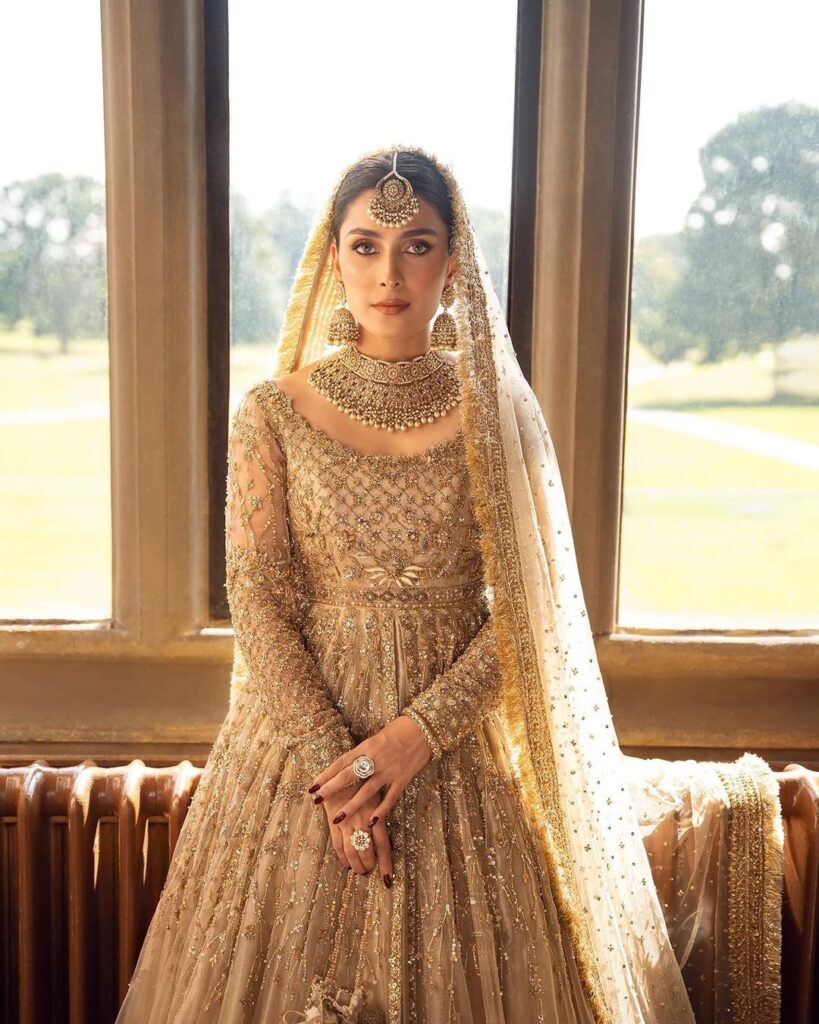 The Look That Stole the Show-Ayeza Khan's Bridal Photoshoot Wins Hearts 1 The Look That Stole the Show-Ayeza Khan's Bridal Photoshoot Wins Hearts