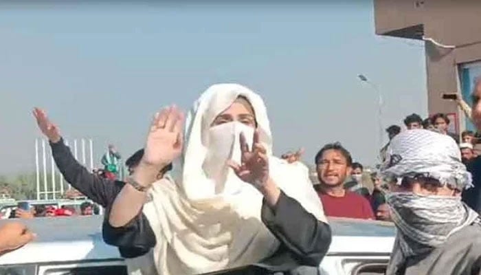 Islamabad Updates - Massive Crackdown, Container Ablaze, Bushra Bibi & Gandapur Missing, PTI Cancels Protest 1 Islamabad Updates - Massive Crackdown, Container Ablaze, Bushra Bibi & Gandapur Missing, PTI Cancels Protest