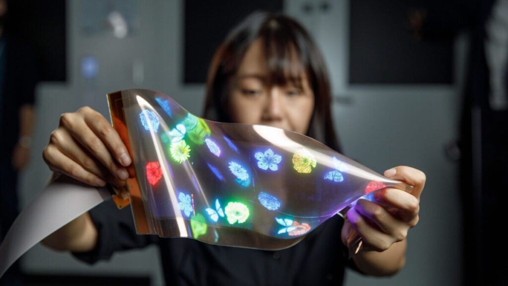 Stretchable Screens Are Here-LG’s OLED Breakthrough