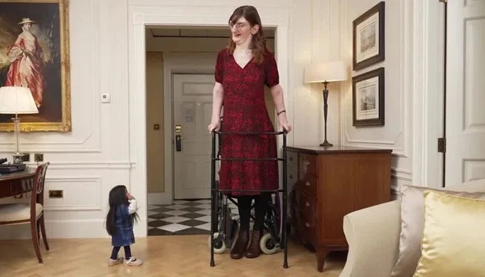 Unique Encounter - When Worlds Tallest Met With Worlds Shortest Lady