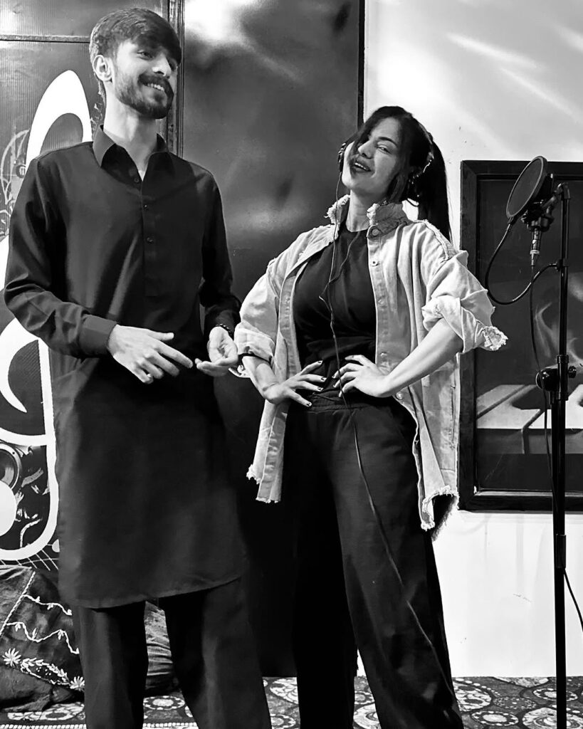 Veena Malik’s Viral Clicks: Manager or Mystery Man? 2 Veena Malik’s Viral Clicks: Manager or Mystery Man?