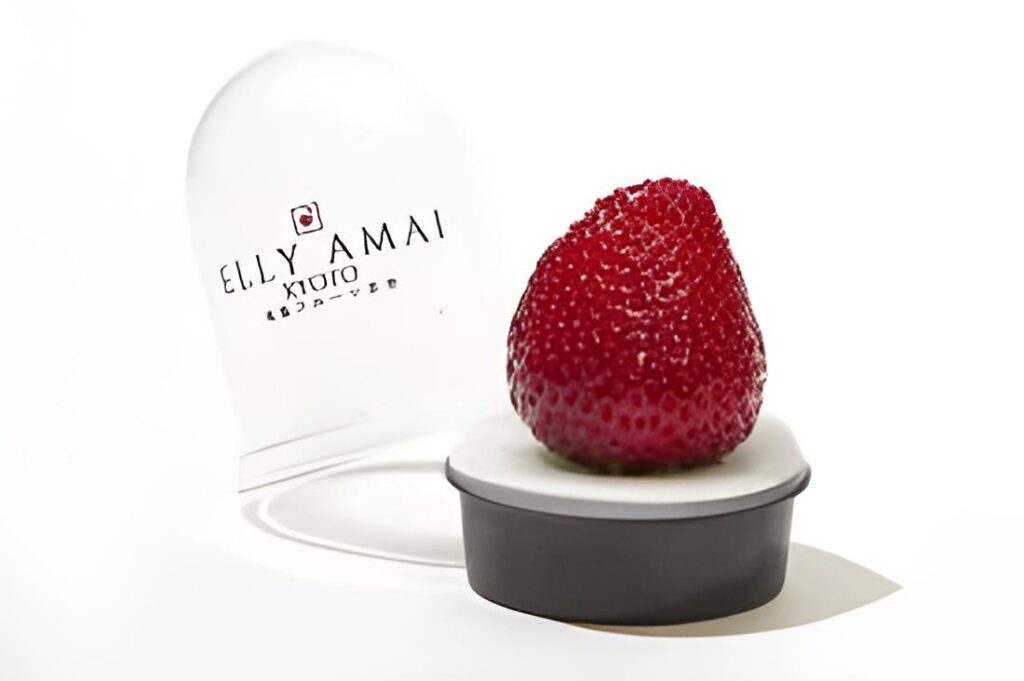 Erewhon’s $19 Strawberry Sparks Internet Frenzy 1 Erewhon’s $19 Strawberry Sparks Internet Frenzy