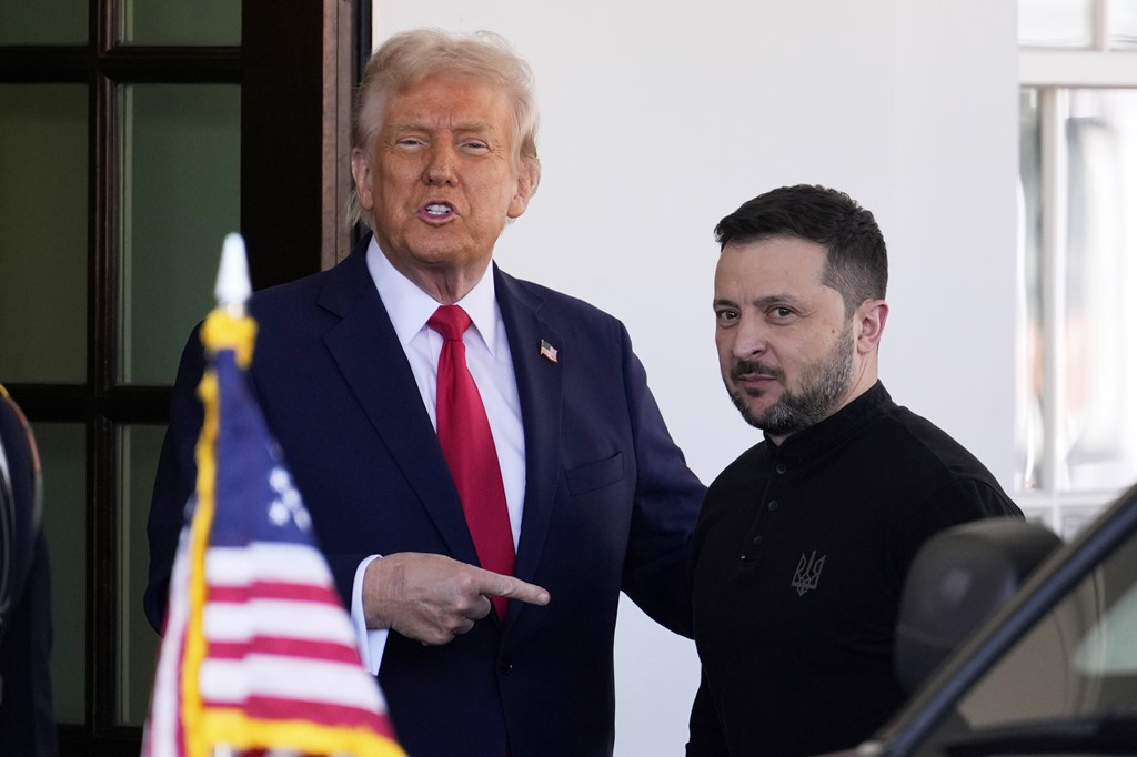 Trump vs. Zelensky-Body Language Exposes Tense Meeting Dynamics 5 Trump vs. Zelensky-Body Language Exposes Tense Meeting Dynamics