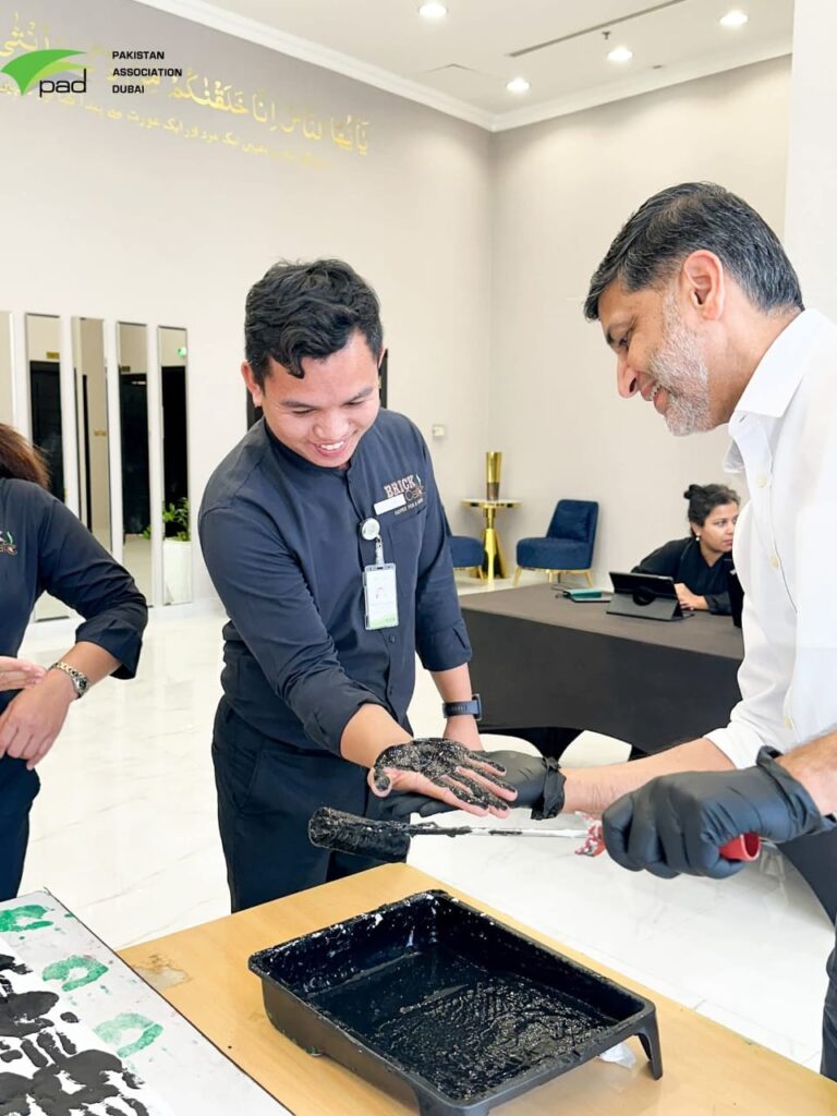 24,514 Handprints, One Flag - Pakistani Community’s Powerful Tribute to the UAE 5 24,514 Handprints, One Flag - Pakistani Community’s Powerful Tribute to the UAE