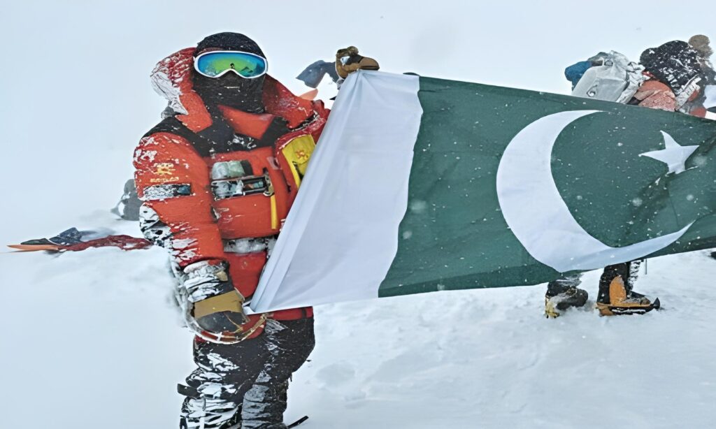 Summit Sensation - Saad Munawar Plants Pakistan’s Flag on Mount Everest 1 Summit Sensation - Saad Munawar Plants Pakistan’s Flag on Mount Everest