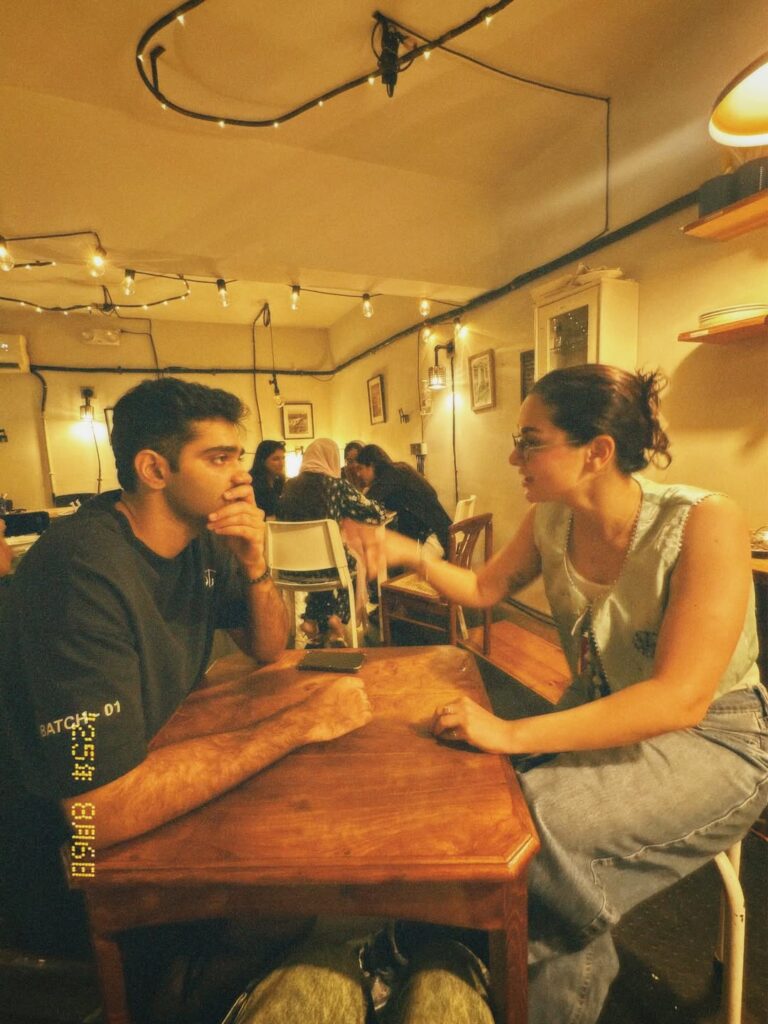 “New Boyfriend?” Hania Aamir’s Viral Pics !