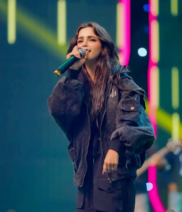 "Cockroach Dance?" Aima Baig’s Performance Sets Internet on Fire!