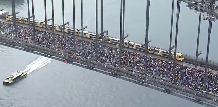 Sydney Erupts for Palestine - 300,000 March for Gaza Seasfire 3 Sydney Erupts for Palestine - 300,000 March for Gaza Seasfire