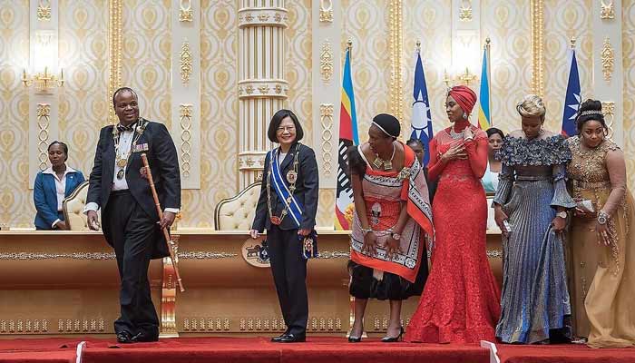 15 Wives, 30 Kids, 100 Staff-King Mswati III’s Dubai Arrival Goes Viral