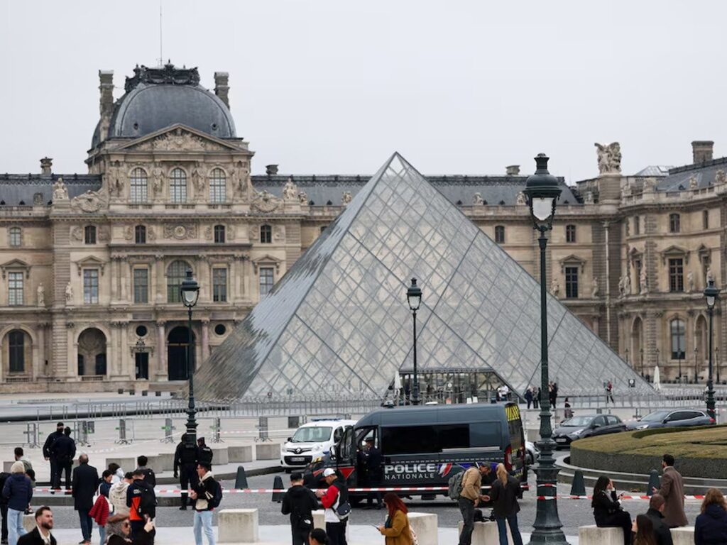 Drama in Paris - Day Light Robbery in Iconic Louvre Museum!