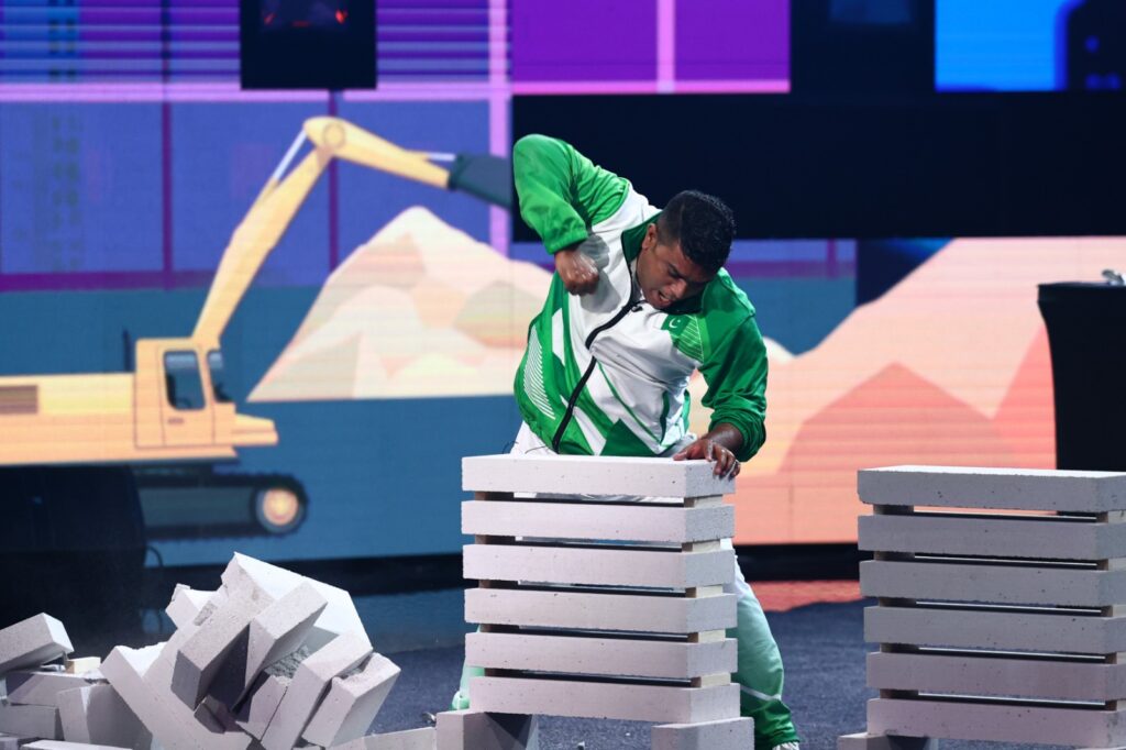 Rashid Naseem Sets 4 New World Records in Romania, Making Pakistan Proud