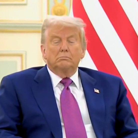 Sleepy Trump- U.S President Caught Nodding Off During White House Meeting
