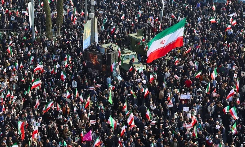 Iranian Streets Filled with Supporters of Islamic Republic Amid Unrest