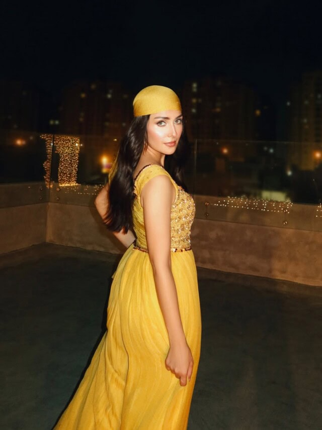 Competition with Hania Aamir? Ayeza Khan’s Bold Eid Looks